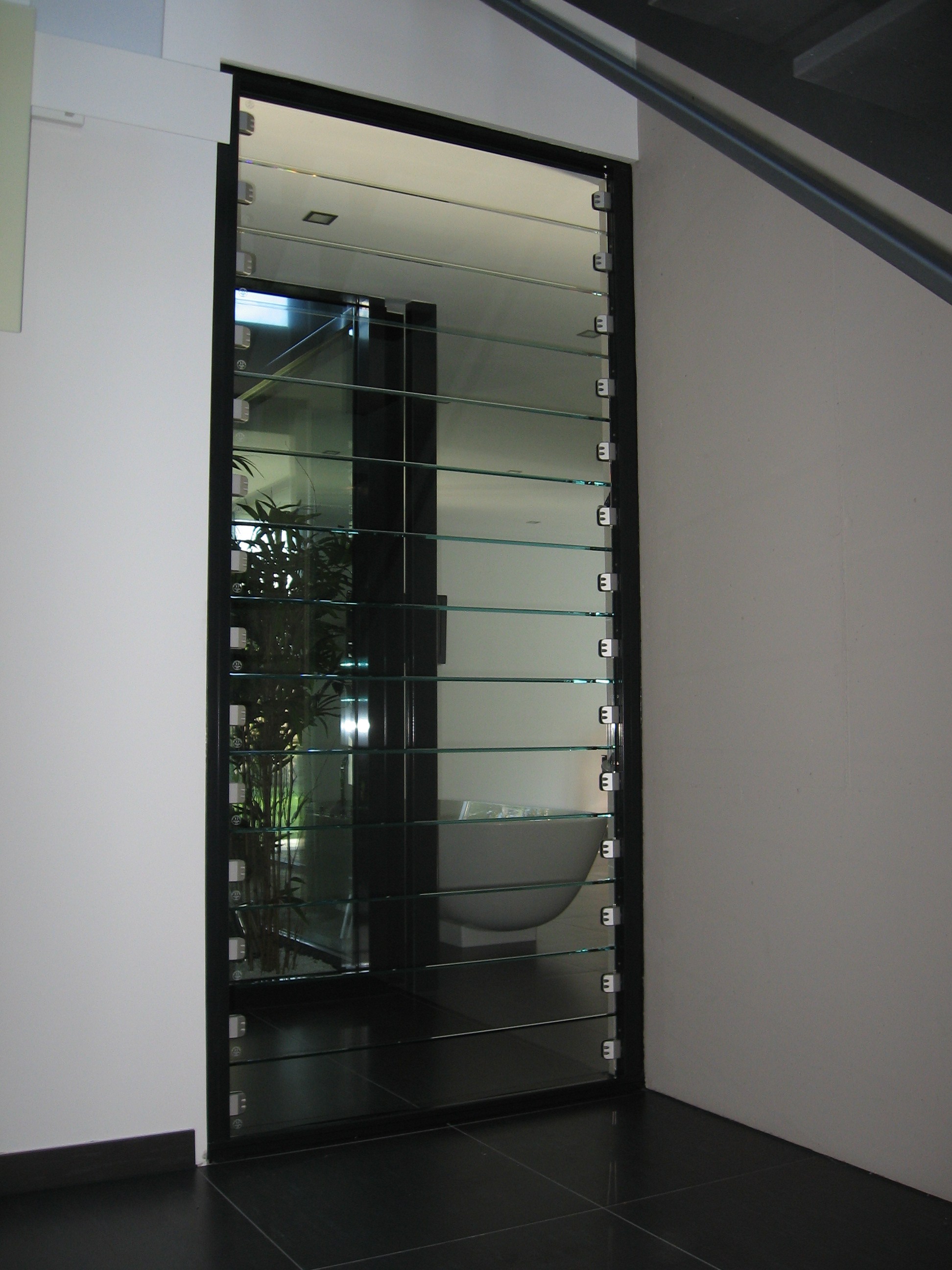 S9 45 Privathaus Hauenstein HAHN Lamellenfenster 2 